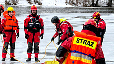 Ratownictwo lodowe w praktyce. Wspólne ćwiczenia straży i policji pod Dywitami Ratownictwo lodowe w praktyce. Wspólne ćwiczenia straży i policji pod Dywitami